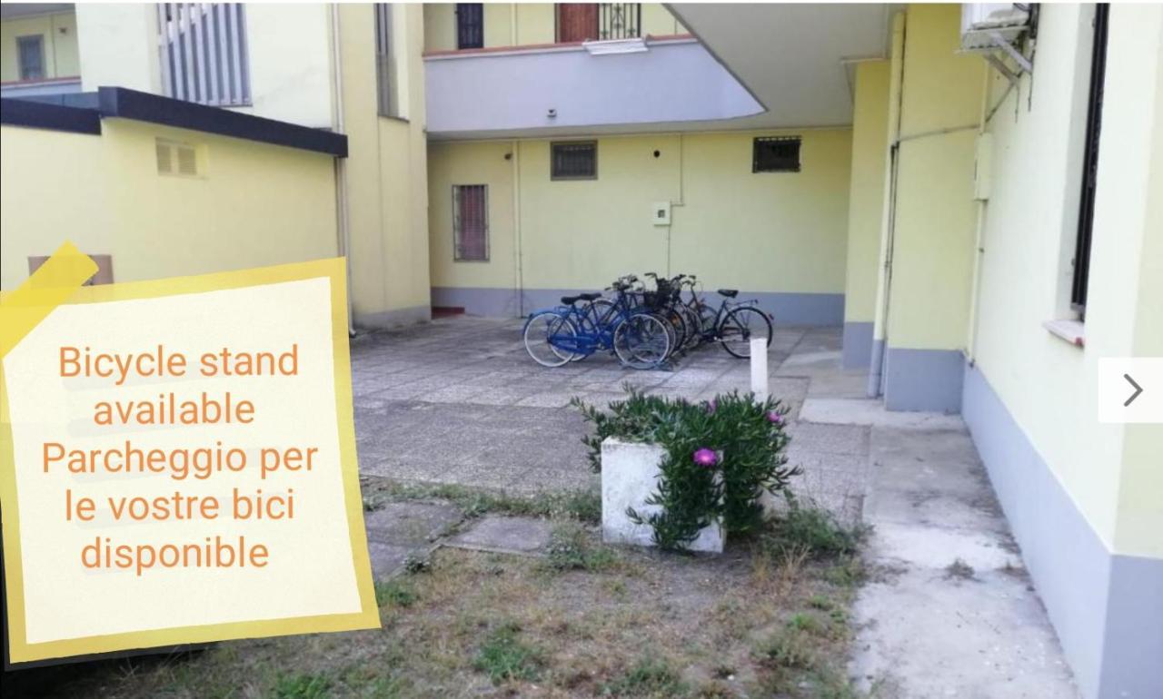 La Dolce Vita - Apartment With Shared Pool And Large Terrace Lido delle Nazioni Bagian luar foto