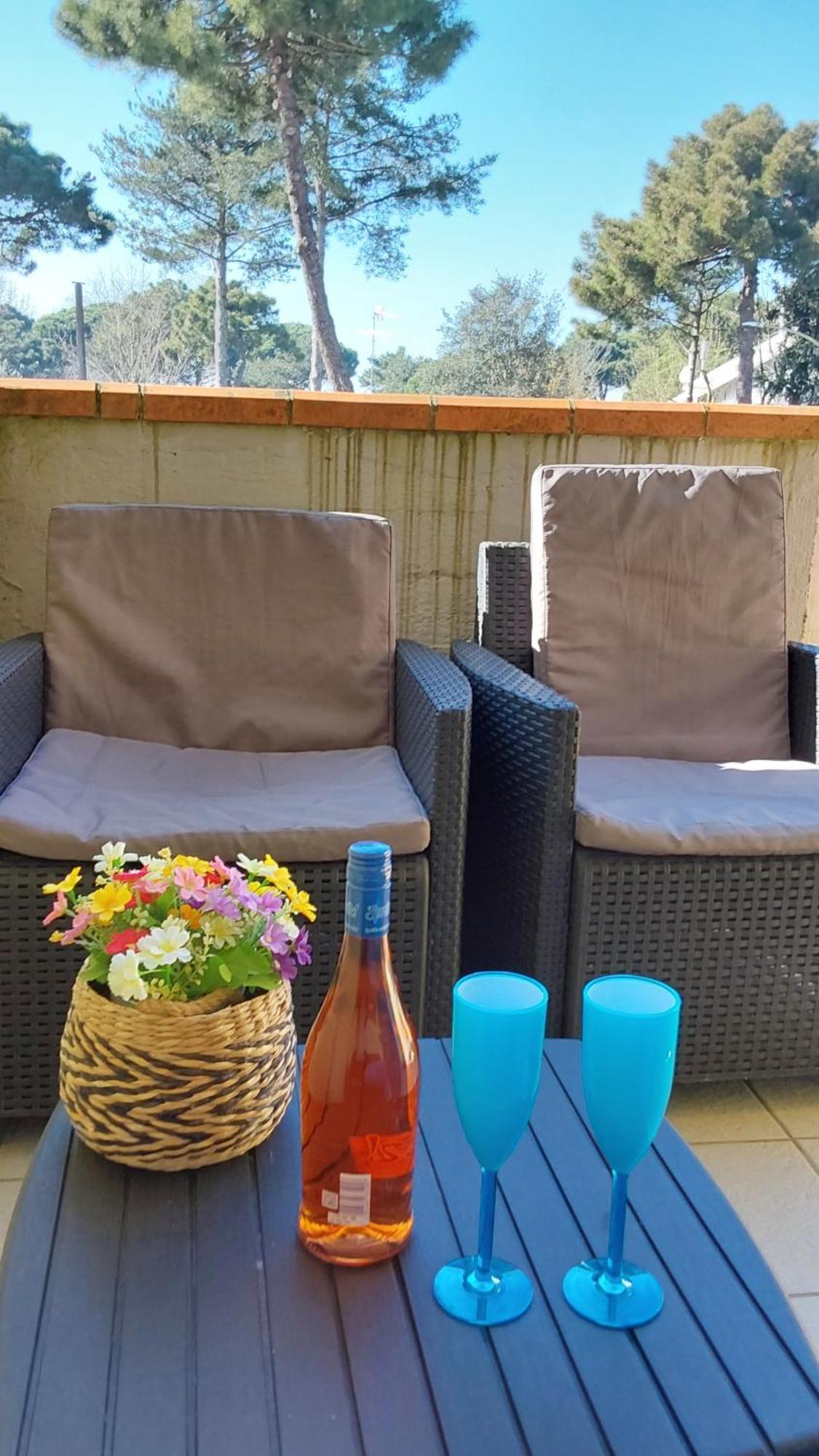 La Dolce Vita - Apartment With Shared Pool And Large Terrace Lido delle Nazioni Bagian luar foto
